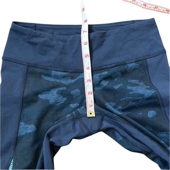 Lululemon Wunder Under Crop Full-On Luon Size 4 in Camo Blue - Picture 10 of 12